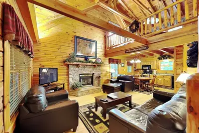 Image de Return To Me, 3 Chambres, Capacité 9, Table de billard, Hot Tub, Foyer au gaz