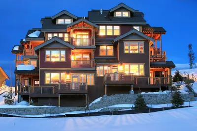 Image de Cozens Point I-302 de WPLCo | Superbe maison de ville | Nouveau décor | Literie en peluche | Plaisir en famille