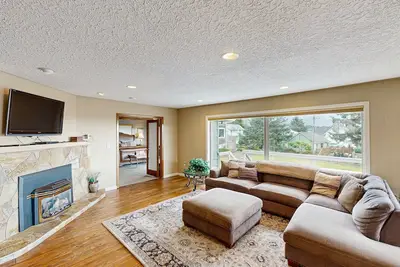 Image de chalet vue sur la mer confortable, très bien situé près de la plage