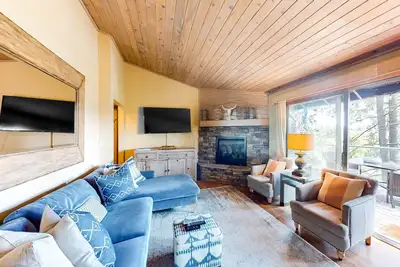 Image de Chic condo w / espace privé sur la plage et piscine partagée / bain à remous / sauna!