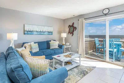 Image de Directement en bord de mer Townhome Animaux acceptés avec balcon donnant sur la plage!