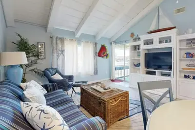 Image de Chateau La Mer Piscine et tennis - Ouvert du 27 au 29 mai, 633 $!