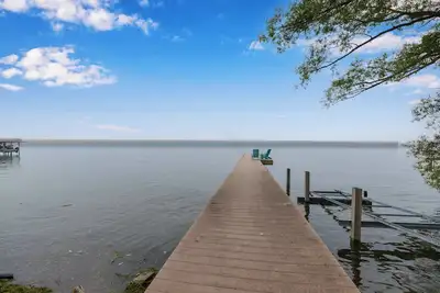 Image de Cap sur le lac: cadre semblable Ă un parc sur le lac Seneca