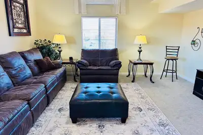 Image de Spectaculaire Condo nouvellement meublé! -123