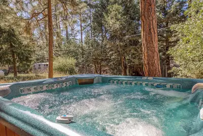 Image de Maison de montagne chien-friendly w / bain Ă remous, de superbes vues et plus encore!