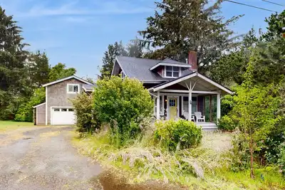Image de Charmant artisan de chien avec poêle à bois; près du parc et Gearhart!