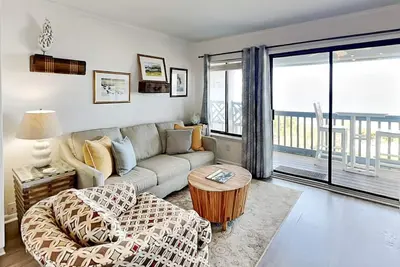 Image de Condo en front de mer avec vue imprenable sur la baie et les couchers de soleil incroyables depuis votre balcon privé