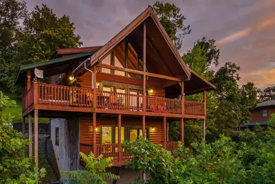 Image de Cabine pour chiens avec bain à remous privé, grande terrasse et vue imprenable sur la montagne