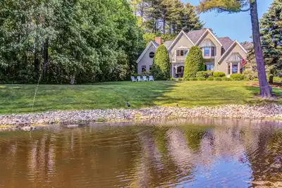 Image de Luxueux, maison privée avec vue sur le golf et une pergola