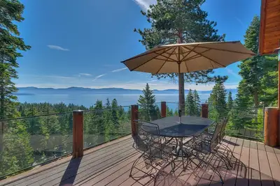 Image de Tahoe's Ahwahnee - Lakeview: 5 Br / 4. 5 Ba cinq chambres à coucher en Carnelian Bay, 12 personnes