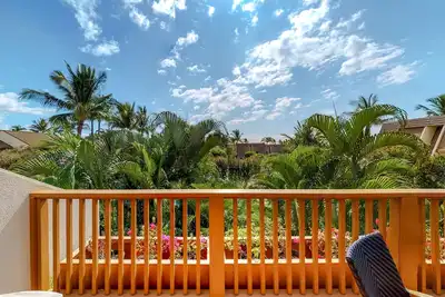 Image de Juste en face de la plage avec accès à la piscine et au bain à remous