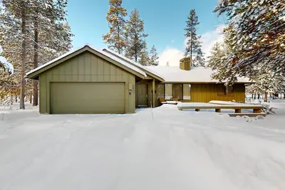 Image de Cozy maison w / bain à remous privé, Sharc passe et divertissement!