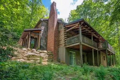 Image de Mountain Cove - Aucune dépense n'a été épargnée dans cette luxueuse cabane de montagne! Votre oasis de montagne vous attend. . .