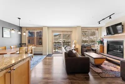 Image de Spacieux River Run Condo, vue sur la montagne, à quelques pas de la télécabine, Wifi gratuit
