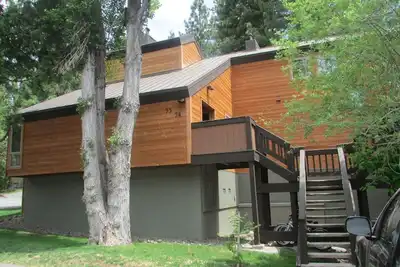 Image de Nice Villas condo w / piscine Hoa, à proximité de Tahoe City & beach - grande valeur!