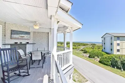 Image de Grande maison de ville avec vue sur l'eau avec ascenseur et accès à la plage à 25 mètres