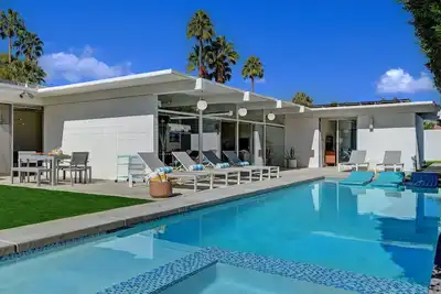 Image de Original Meiselman! 3 chambres, 2 salles de bain avec piscine et spa dans Sunrise Park