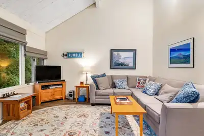 Image de Condo pratique w / piscine partagée et bain à remous - vues mtn, près de la ville et des pistes!