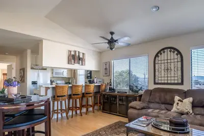 Image de Hilltop Haven - Seaside House - Vues, vues, vues!