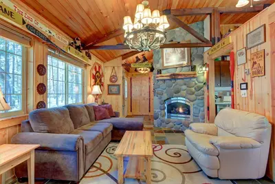 Image de Charmante cabine avec bain à remous privé et passes Sharc dans un excellent emplacement - chien Ok!