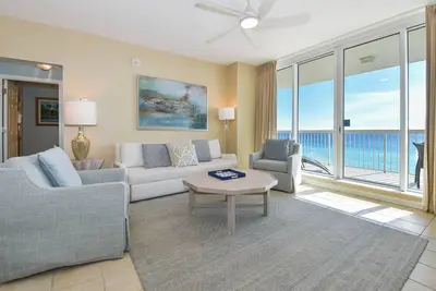 Image de Condo tropical et spacieux en bord de mer avec balcon privé! 🌊
