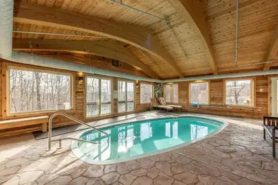 Image de Highland Manor- Accueil avec accès au lac avec piscine intérieure privée