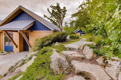 Image de Bayfront escapade avec une vue imprenable et un accès facile aux attractions à proximité!