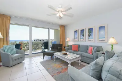 Image de Mangez, dormez, plage! Condo sur route panoramique w / vue sur la plage!