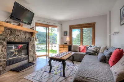 Image de 1 chambre au rez-de-chaussée, cuisine rénovée, près de la télécabine, vue sur les pentes