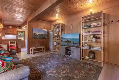 Image de Cabine économique de Kings Beach; Marcher jusqu'à la plage