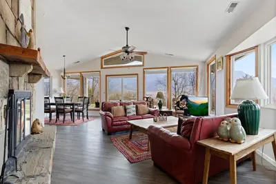 Image de High Cotton, 3 chambres, bain à remous, vue sur la montagne, 6 couchages, Animaux acceptés