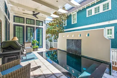 Image de Accès exécutif à la maison! Piscine chauffée privée! Système Sonos!