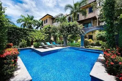 Image de Paradis de la piscine Ă quelques pas de la plage!