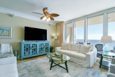 Image de Condo luxueux en bord de mer mis à jour avec balcon privé! 🌊