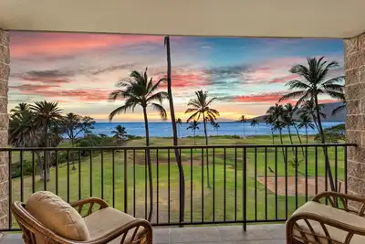 Image de Kauhale Makai 535 - 2 chambres, condo rénové au 5ème étage avec vue sur l'océan, piscine