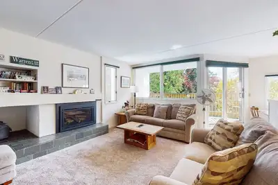 Image de Escapade alpine avec trois piscines communes, bain à remous, tennis, salle de fitness et salle de jeux!