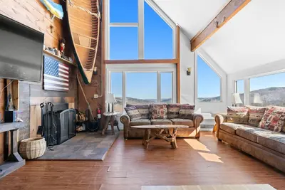 Image de The Matterhorn House - Ski On Ski Off - Great Eastern Ski Trail - Luxe.