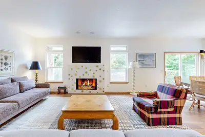 Image de Spacieuse maison, les familles w / divertissement - à proximité de la plage et le golf!