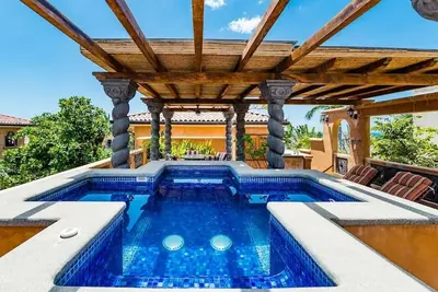Image de Jacuzzi, piscine privée, beau 3br, barbecue, 8 couchages