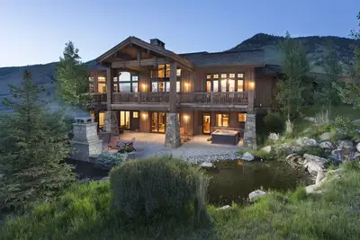 Image de Profitez de l'hiver à Jackson Hole dans cette maison privée audacieuse de Horsethief Canyon!