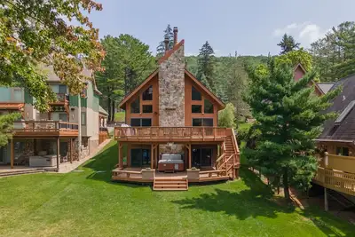 Image de Treasured Memories- Lakefront Home, près du Wisp Resort