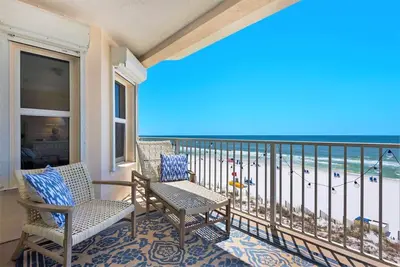 Image de Front De La Plage + Service de plage Gratuit! Piscine & Hotub! Avantages Vip + Nouvellement rénové!