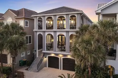 Image de Dans la rue de L'accès à la Plage! Maison de Vacances Dans le Destin de la mer w / Piscine Privée!