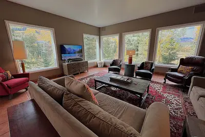 Image de Lakeside Home w / Vues imprenables, salle de jeux, à seulement 2 miles de la station de ski Purgatory