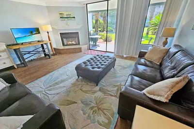 Image de Complètement rénové Mainsail Townhome. Construit dans le coin superposé dans le couloir.