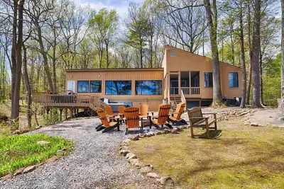 Image de Hook, Wine & Sinker - Superbe 6 Chambre contemporaine sur le lac Seneca!