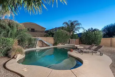 Image de Moonstone: Superbe maison sur 2 étages avec surprise, 4 chambres + mezzanine avec piscine chauffée