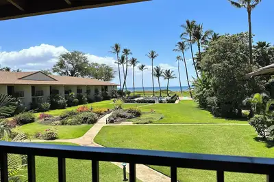 Image de Waiohuli Beach Hale # C-210 Vue sur l'océan en bord de mer 2Bd / 2Ba A / C pour 6 personnes