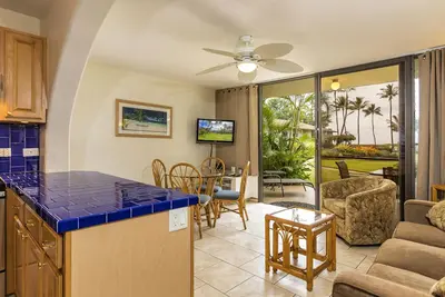 Image de Waiohuli Beach Hale # C-110, 2Bd / 2Ba, Vue sur l'océan, Sur la plage! 4 personnes
