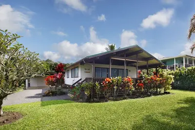 Image de Puanani: Hawaiian Style 2 Br / 1 Ba home, Puanani est hawaĂŻen pour une belle flowe